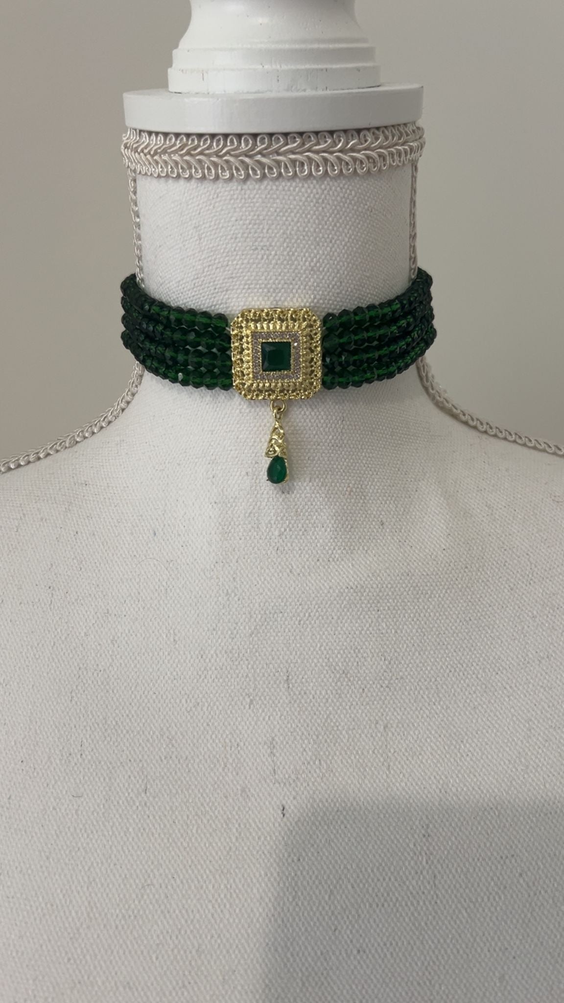 COLLIER (+ Boucles d'oreilles en cadeaux)