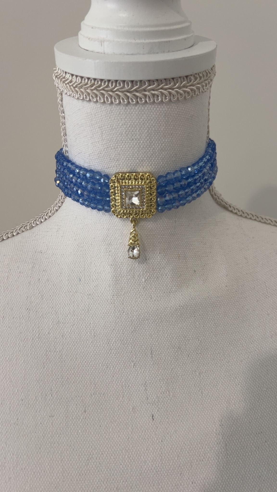 COLLIER (+ Boucles d'oreilles en cadeaux)