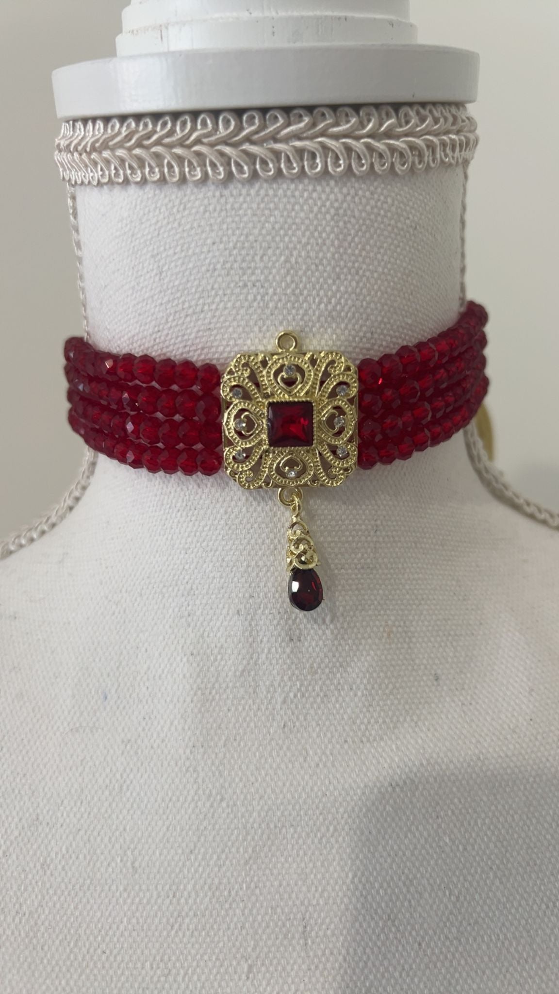 COLLIER (+ Boucles d'oreilles en cadeaux)