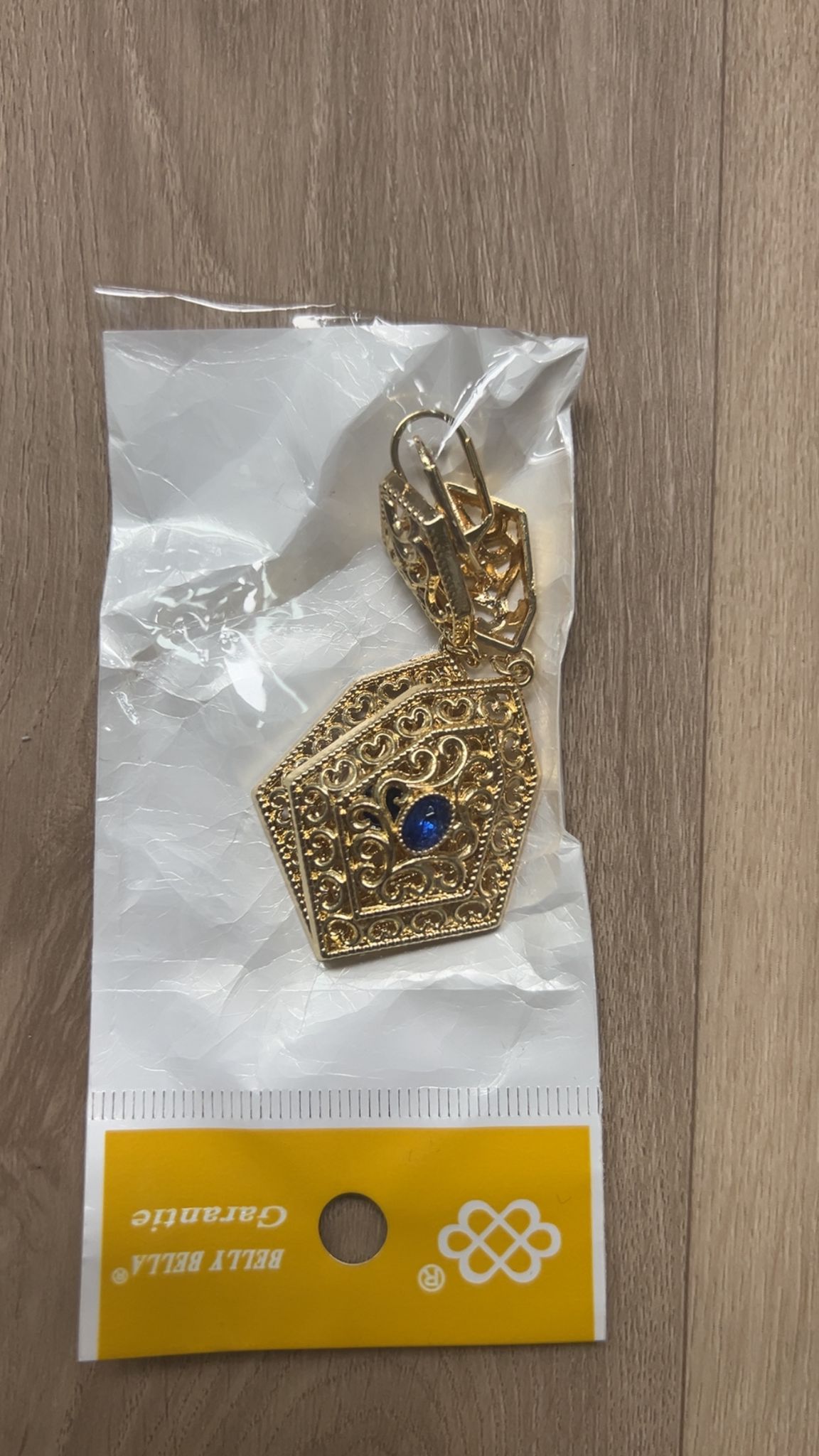 COLLIER (+ Boucles d'oreilles en cadeaux)