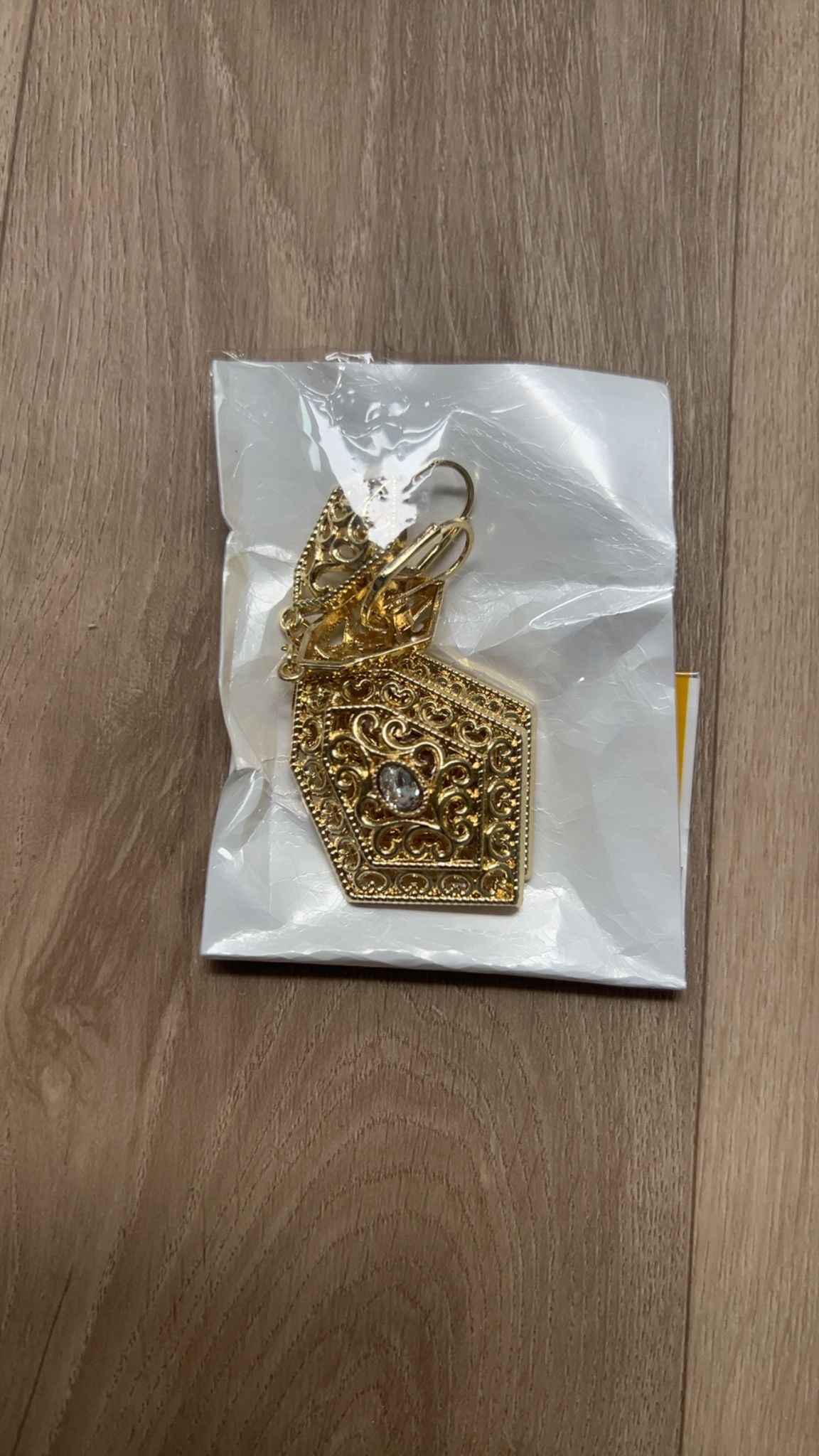 COLLIER (+ Boucles d'oreilles en cadeaux)