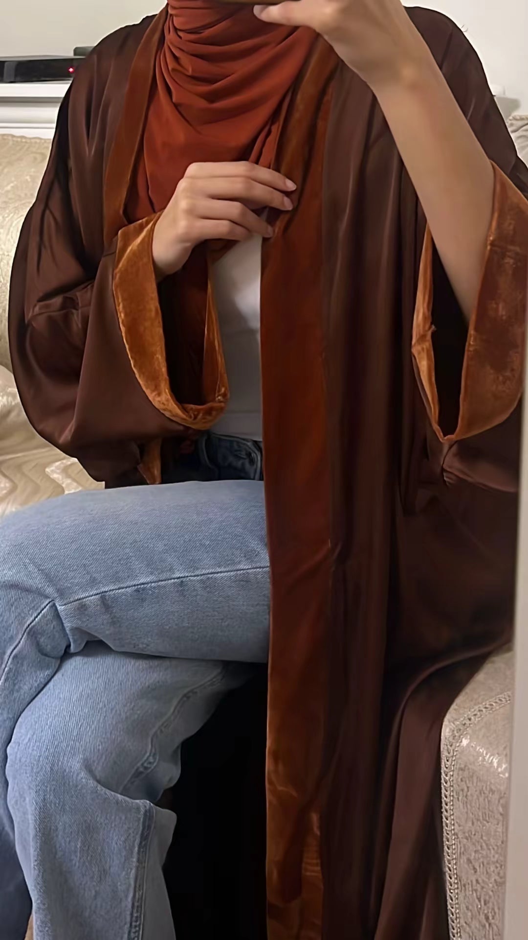 Kimono en satin de soie avec bordure en velours