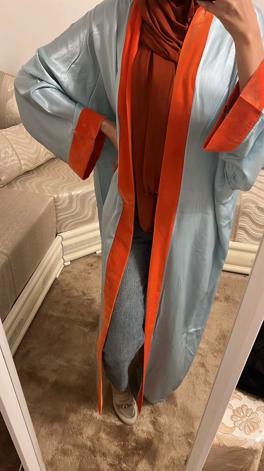 Kimono en satin de soie avec bordure en velours