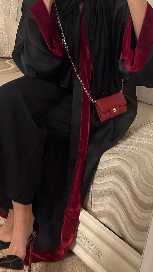 Kimono en satin de soie avec bordure en velours