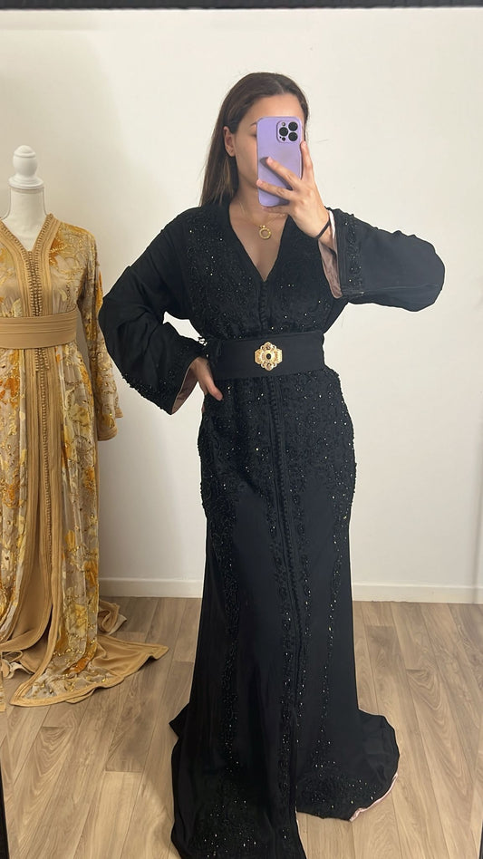Caftan perlé noir doublé rose poudrée