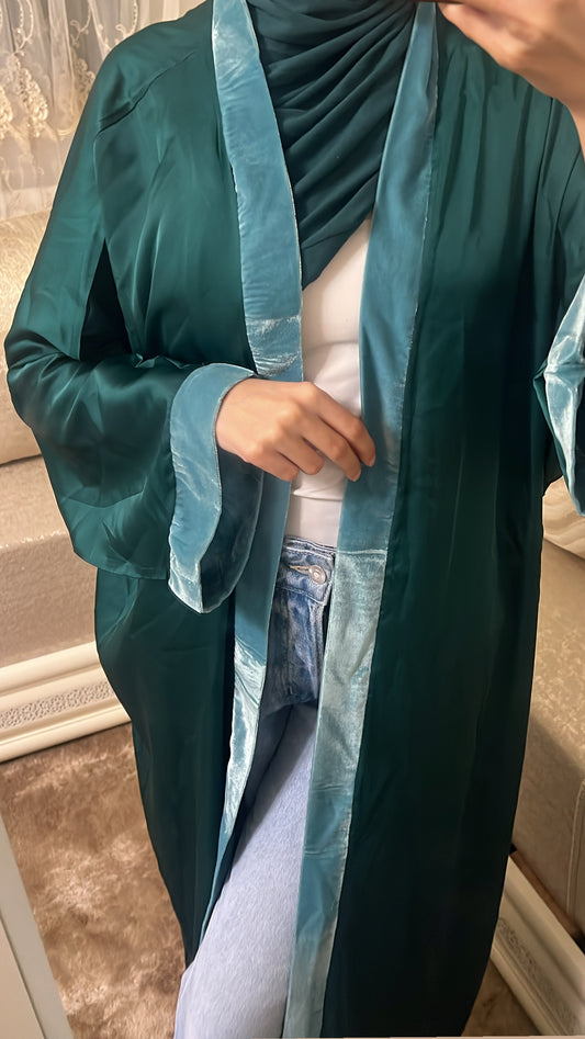 Kimono en satin de soie avec bordure en velours