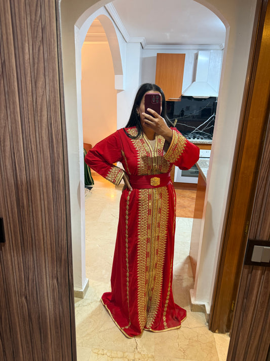 Caftan simple perlé rouge