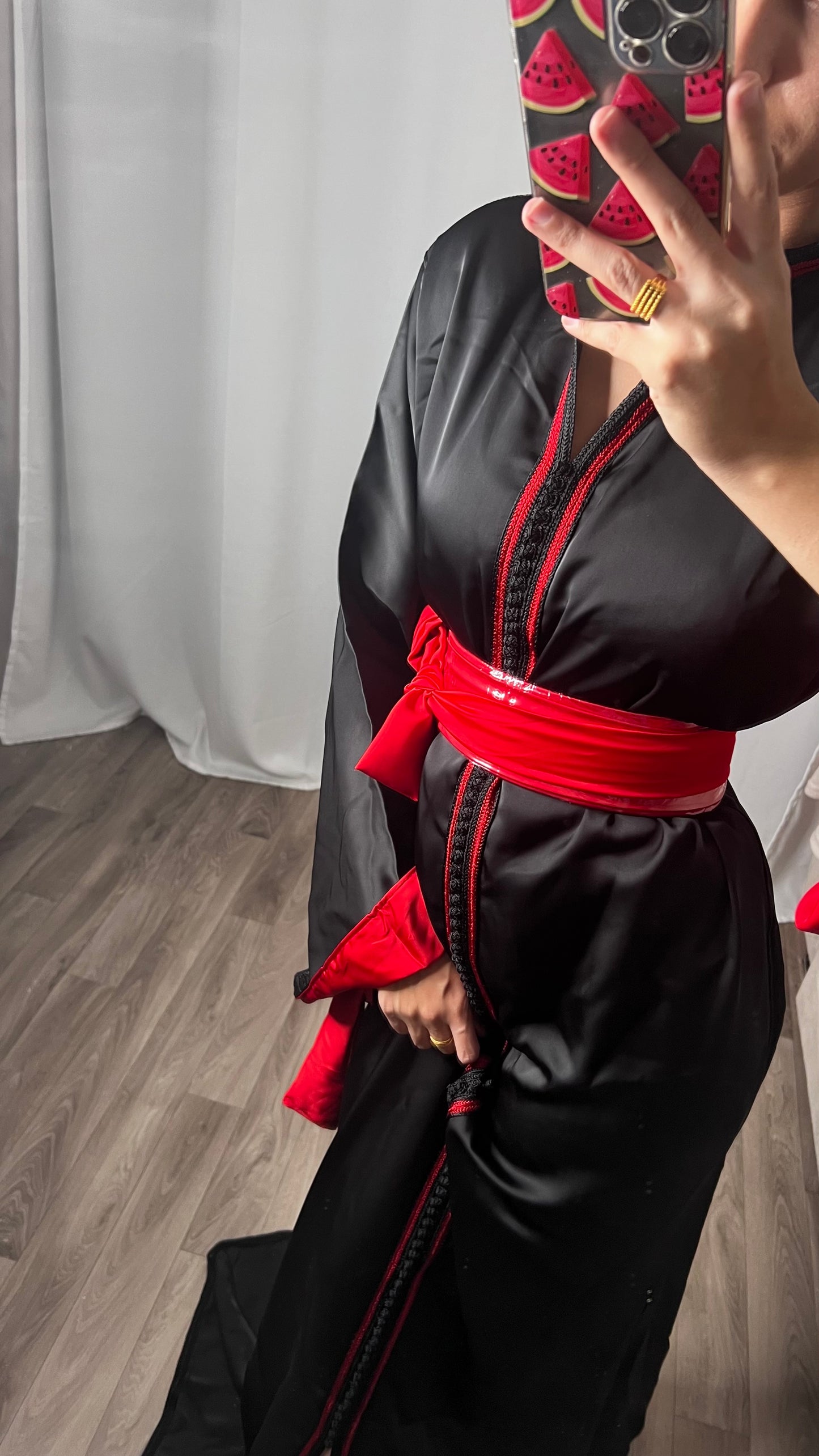 CAFTAN SATIN NOIR/ROUGE