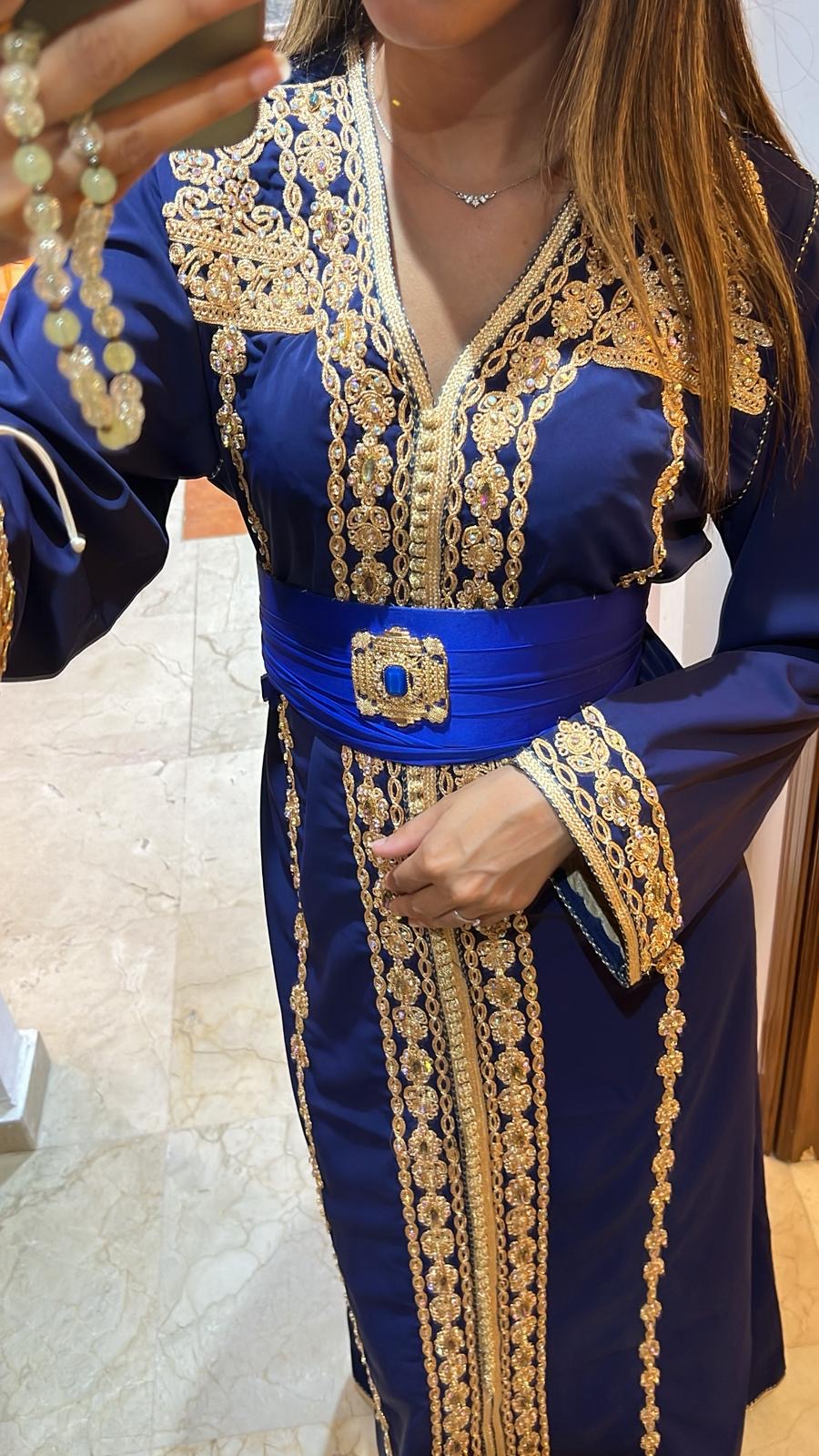 Caftan simple perlé bleu roi