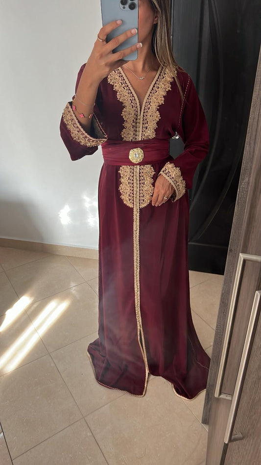 Caftan simple perlé bordeaux
