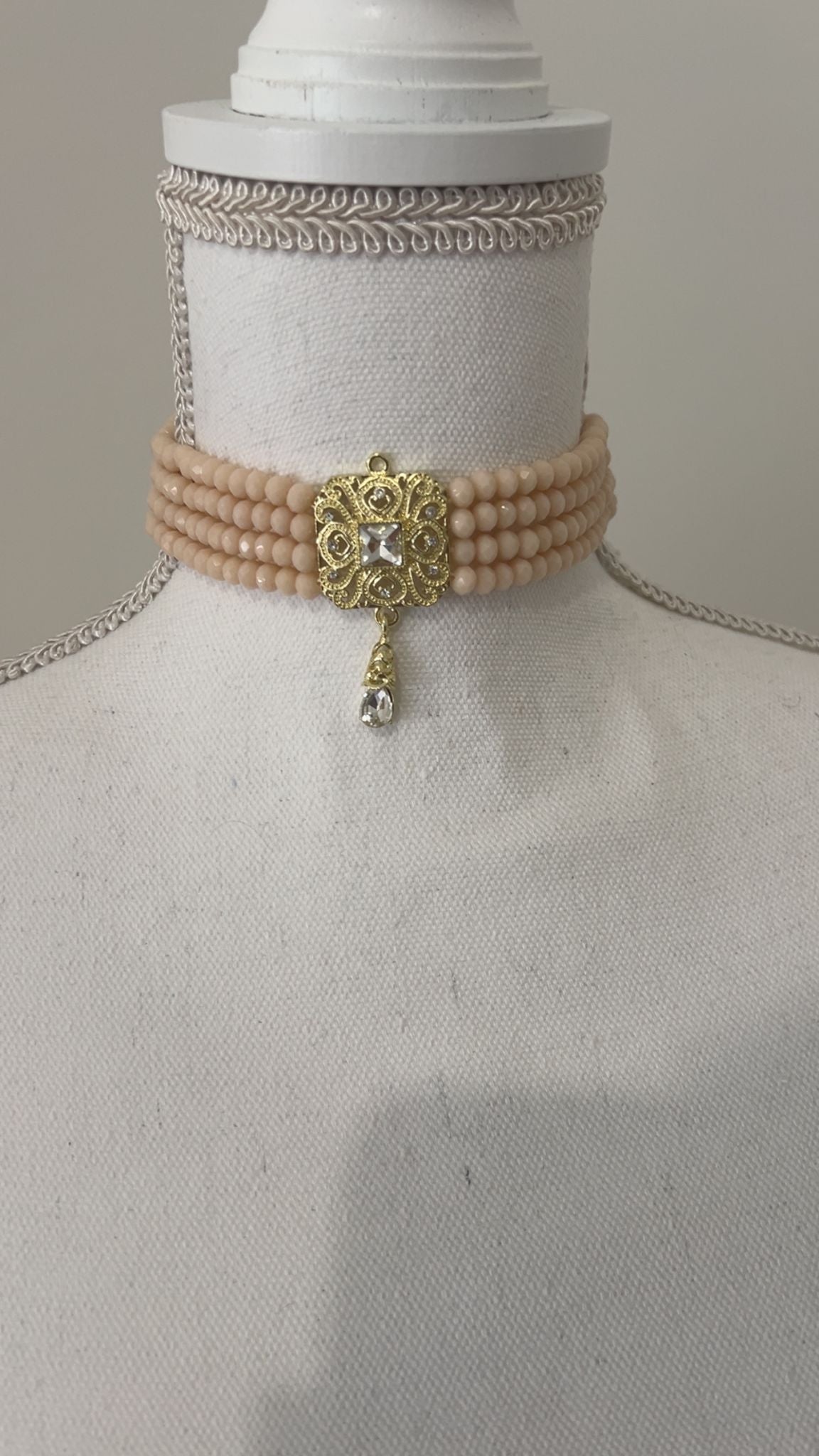 COLLIER (+ Boucles d'oreilles en cadeaux)