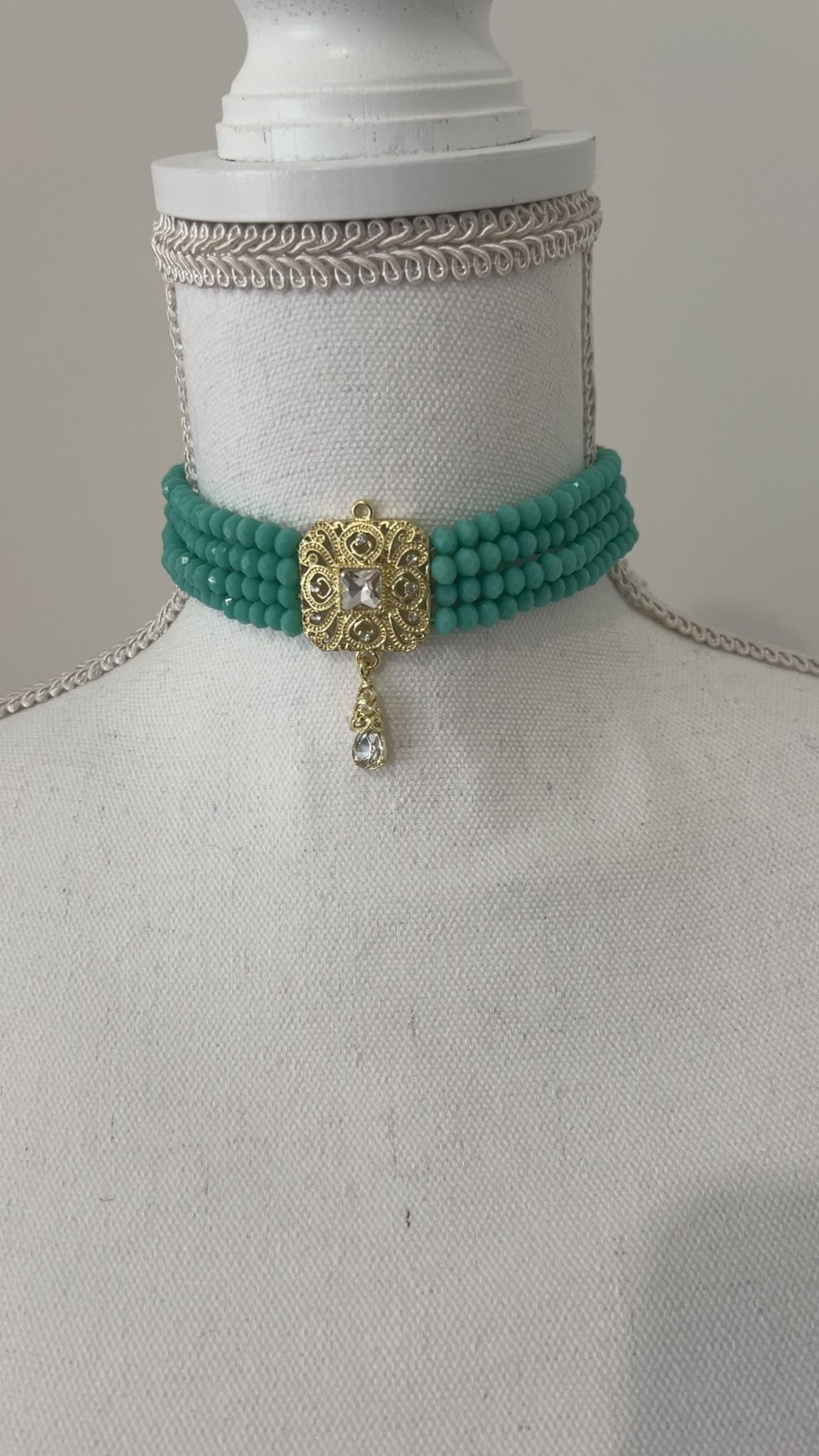 COLLIER (+ Boucles d'oreilles en cadeaux)