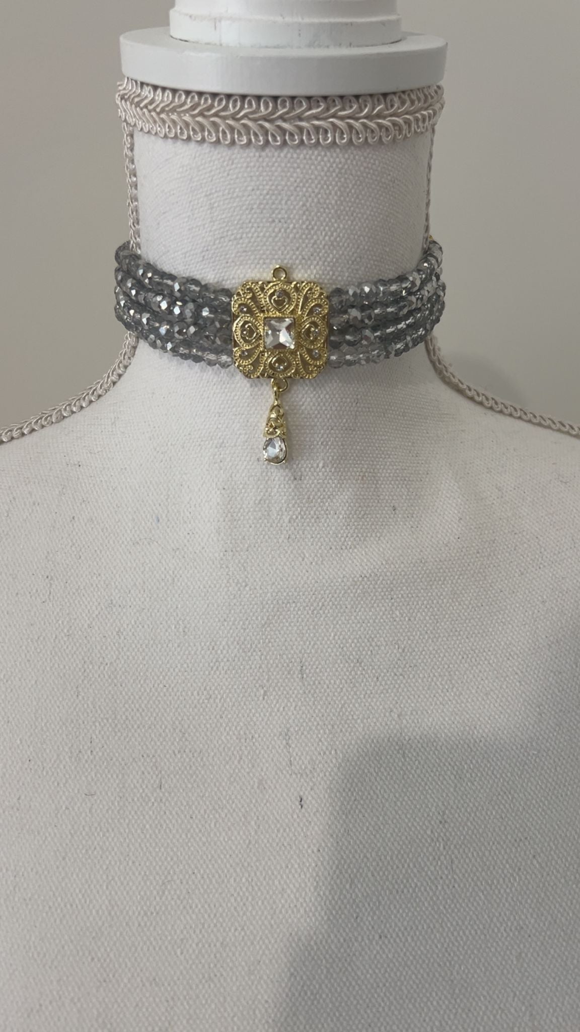 COLLIER (+ Boucles d'oreilles en cadeaux)