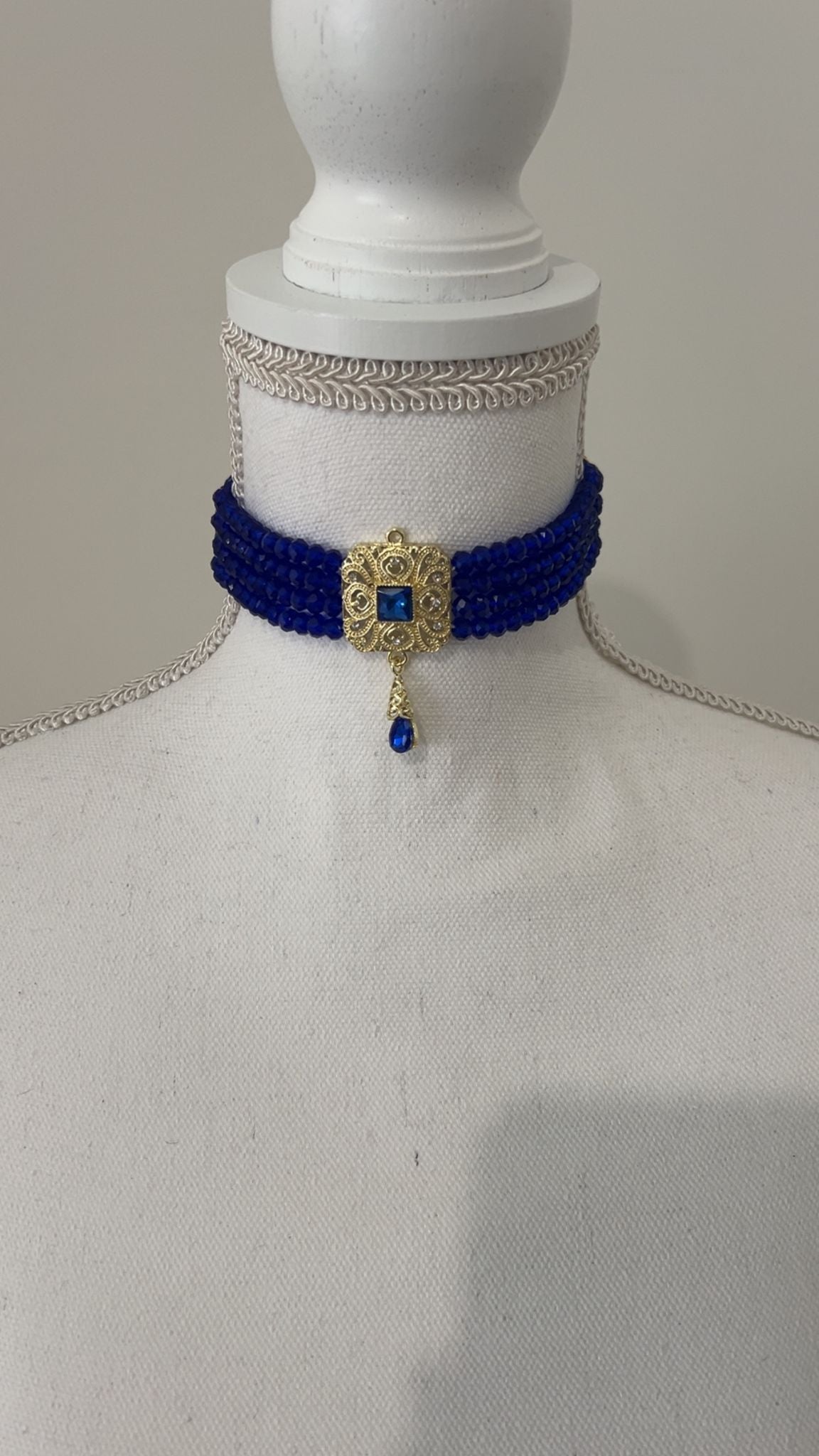 COLLIER (+ Boucles d'oreilles en cadeaux)