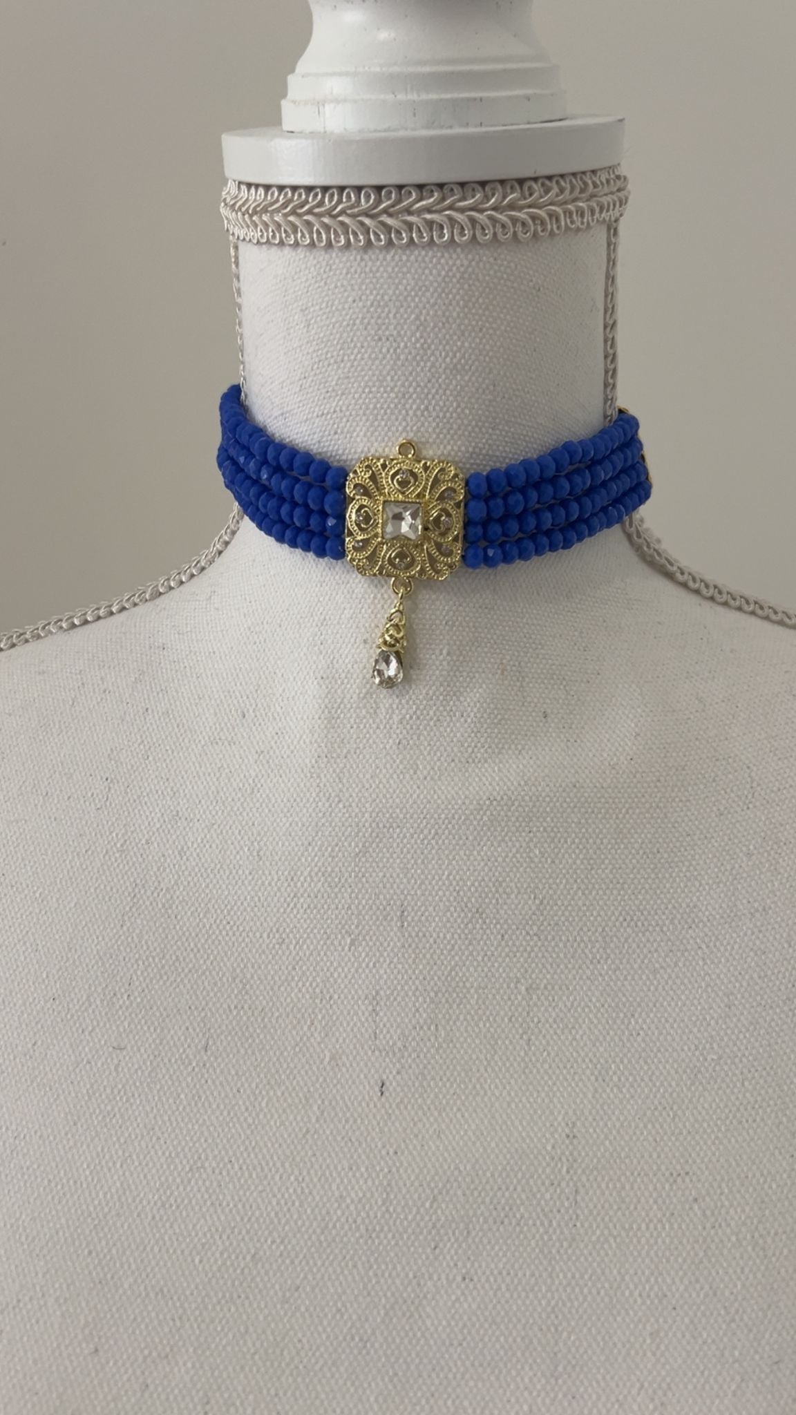 COLLIER (+ Boucles d'oreilles en cadeaux)